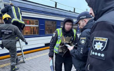 В Киеве 16-летний подросток погиб от удара током на крыше электрички