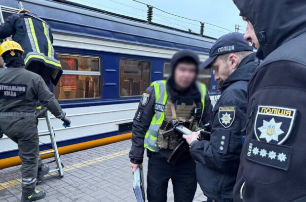 В Киеве 16-летний подросток погиб от удара током на крыше электрички