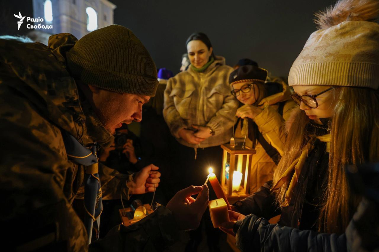 В Киеве передача огня прошла на Михайловской площади