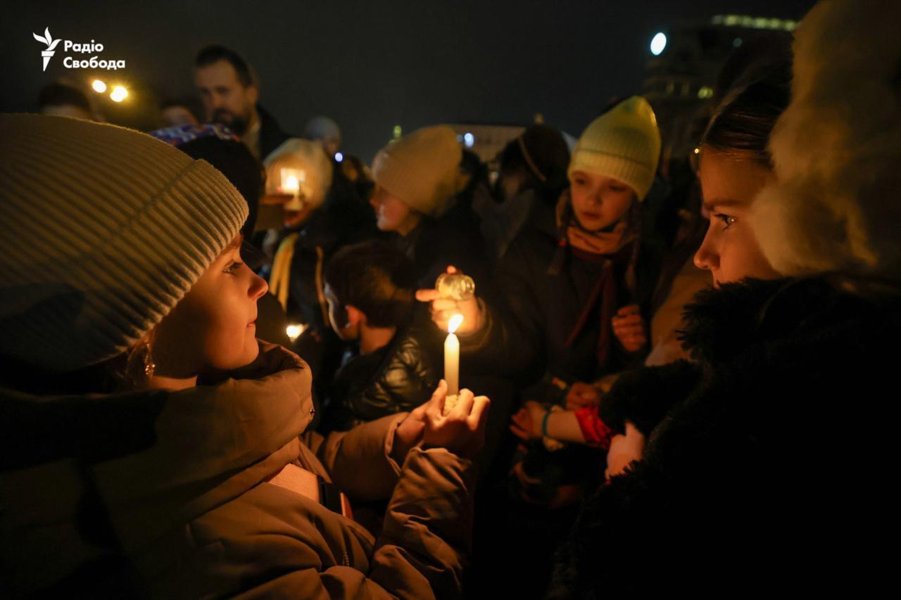 В Киеве передача огня прошла на Михайловской площади