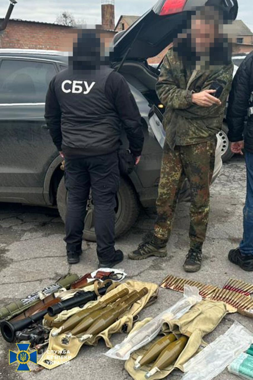 Понад пів кілограма тротилу, гранатомети й автомати: правоохоронці ліквідували мережу підпільних продавців озброєння