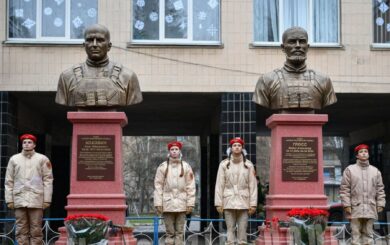 В оккупированном Донецке открыли бюст сына должностной лица ЦРУ, погибшего в армии рф