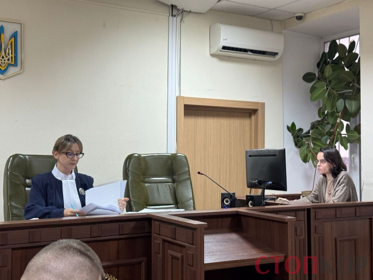 Коломойський заявив, що стрілець, який готував замах на Міндіча, нібито отримав зброю в українському посольстві