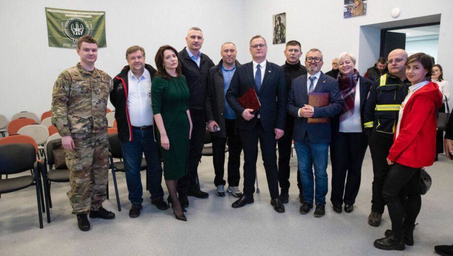Кличко и мэр Риги открыли новый »Киев Милитари Хаб» в Дарницком районе: предлагающих ветеранам