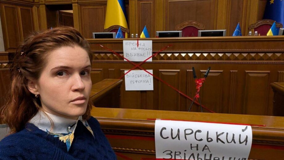 У ВРУ Сергій Тарута намагався зірвати напис ”Сирський на звільнення” з трибуни, за що отримав на горіхи від Безуглої