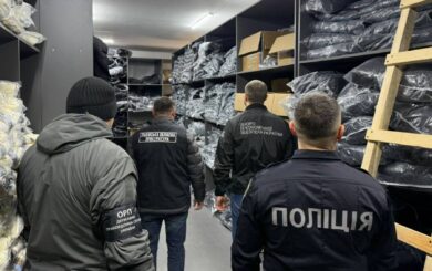 Во Львовской области разоблачили подпольное производство контрафактной одежды и электроники