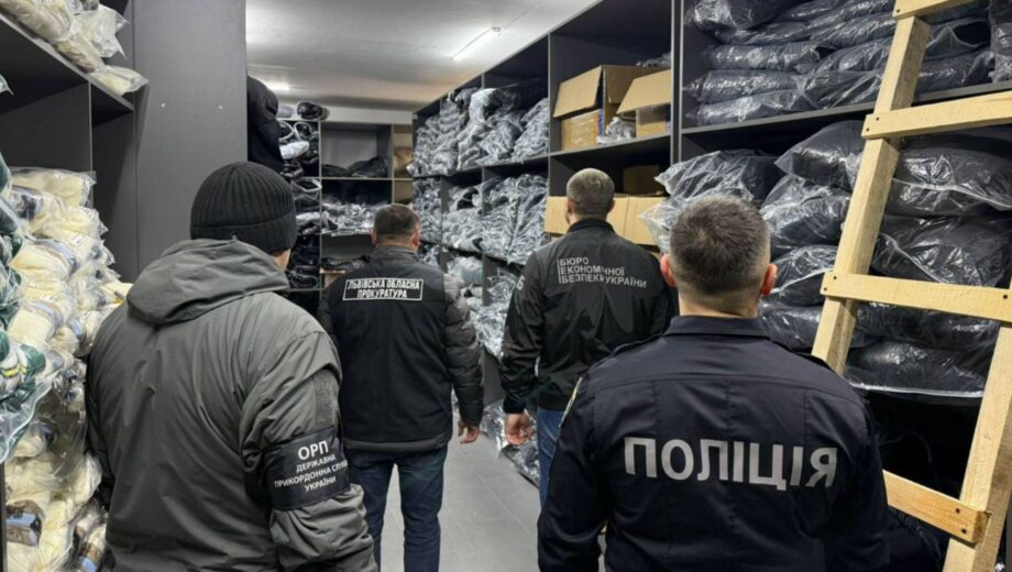 Во Львовской области разоблачили подпольное производство контрафактной одежды и электроники