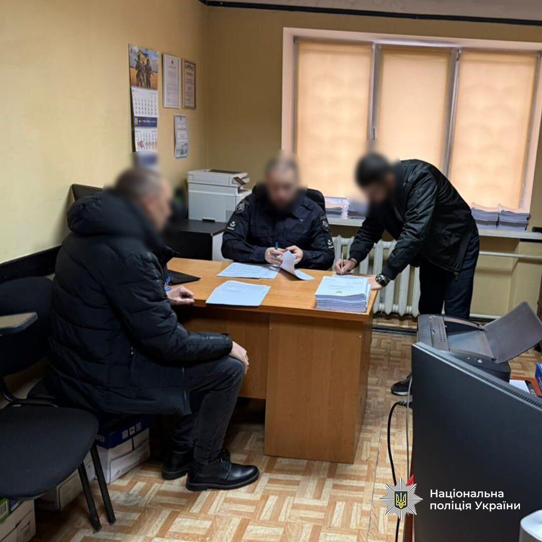 Присвоили более 3,3 млн грн на восстановлении жилья после обстрелов: в Днепре разоблачены чиновник горсовета и сообщники