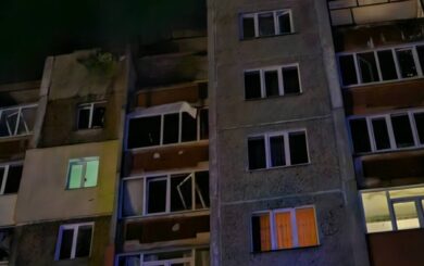 Ворожий дрон атакував багатоповерхівку в Чернігові: минулося без жертв