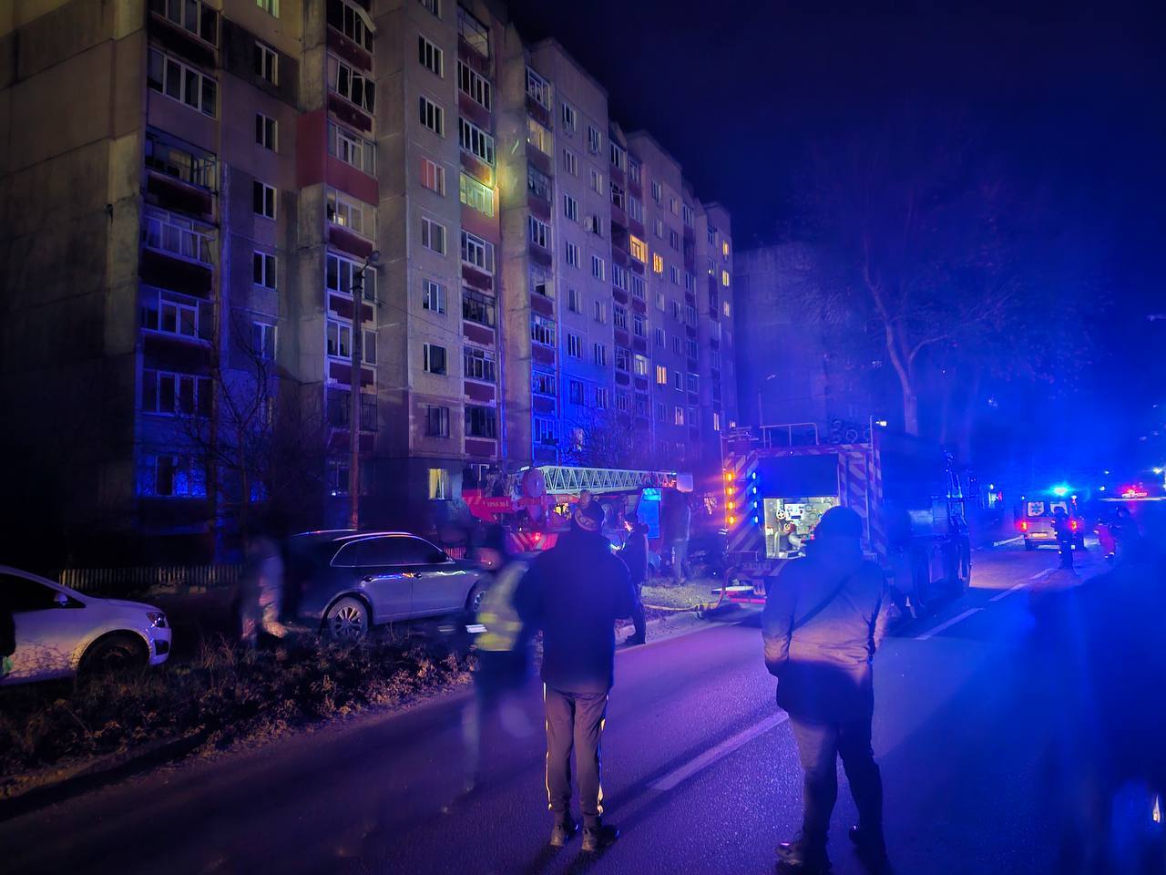 Вражеский дрон атаковал многоэтажку в Чернигове