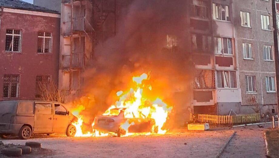 Атака дрона на Чернігів: пожежа в квартирі та знищені автомобілі