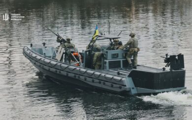 Уникальная операция ГУР: раненого военного стабилизировали на плавучей платформе