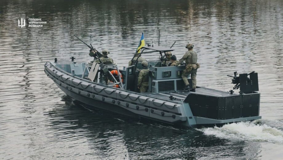 Уникальная операция ГУР: раненого военного стабилизировали на плавучей платформе
