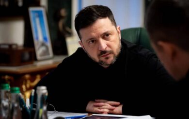 Либо работать, либо фронт: Зеленский обратился к нардепам