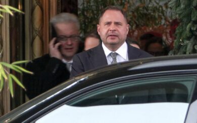 НАБУ провело обшуки у водія ексглави ОП Андрія Єрмака