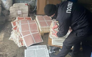 Следователи разоблачили незаконную печать марок »Укрпочта»: подозреваемый нанес ущерб на миллионы