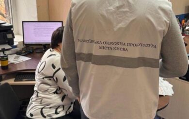 Расход бюджетных средств: чиновница завысила стоимость школьных ноутбуков в Киеве
