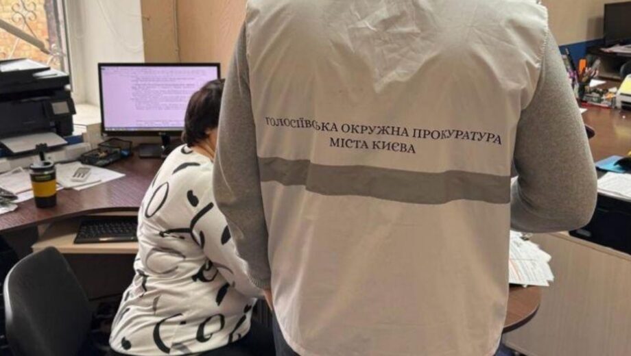 Расход бюджетных средств: чиновница завысила стоимость школьных ноутбуков в Киеве