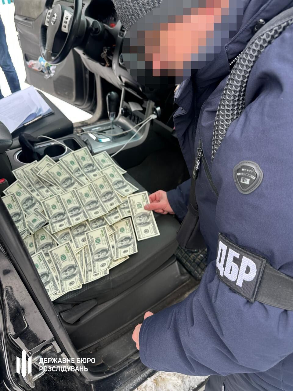 Хабар у 4 тисячі доларів: заступник командира навчального центру на Одещині потрапив під підозру