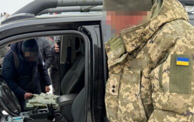 В Одесской области задержали заместителя командира, предлагавшего уклонение от службы за деньги