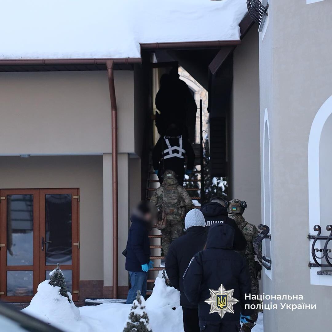 Пушилин получил новое подозрение: более 400 переделанных пистолетов передавались как награды