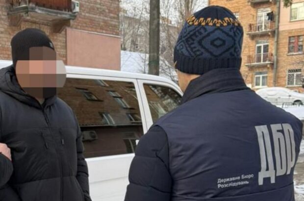 Хабар за переведення до тилу: правоохоронцю інкримінують корупційний злочин
