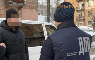 Взятка за перевод в тыл: правоохранителю инкриминируют коррупционное преступление