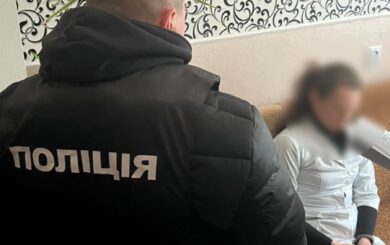 Киевлянка на две недели оставила тяжело больного сына без присмотра и еды