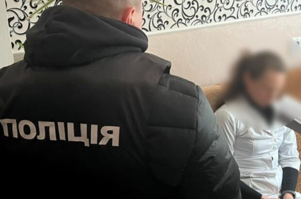 Киевлянка на две недели оставила тяжело больного сына без присмотра и еды