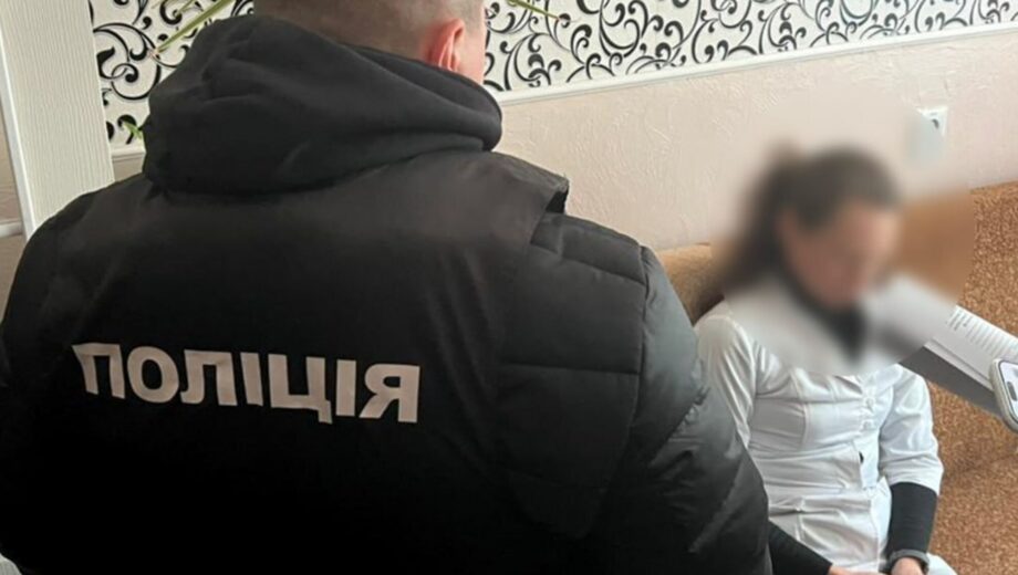 Киевлянка на две недели оставила тяжело больного сына без присмотра и еды