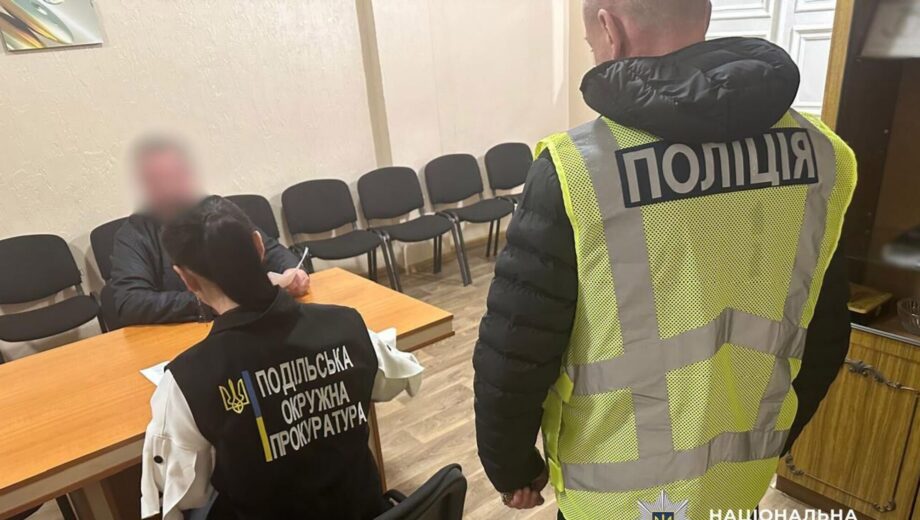 Лікар у Подільському районі самостійно призначив собі доплати до 300% зарплати