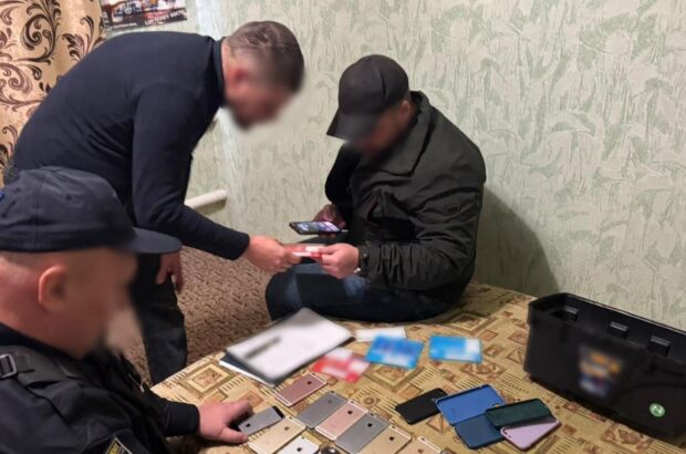 35-річному фігуранту повідомлено про підозру за шахрайство та відмивання коштів