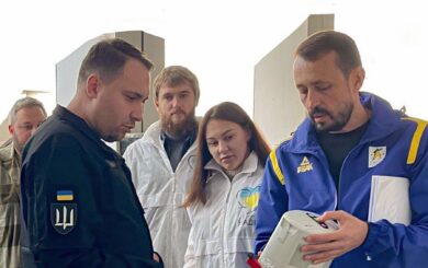 Фонд »Надежда» передал 315 швейцарских аппаратов Easy Pulse на передовую для спасения раненых