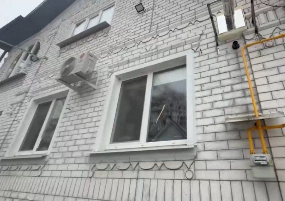 Тріщини на житловому будинку