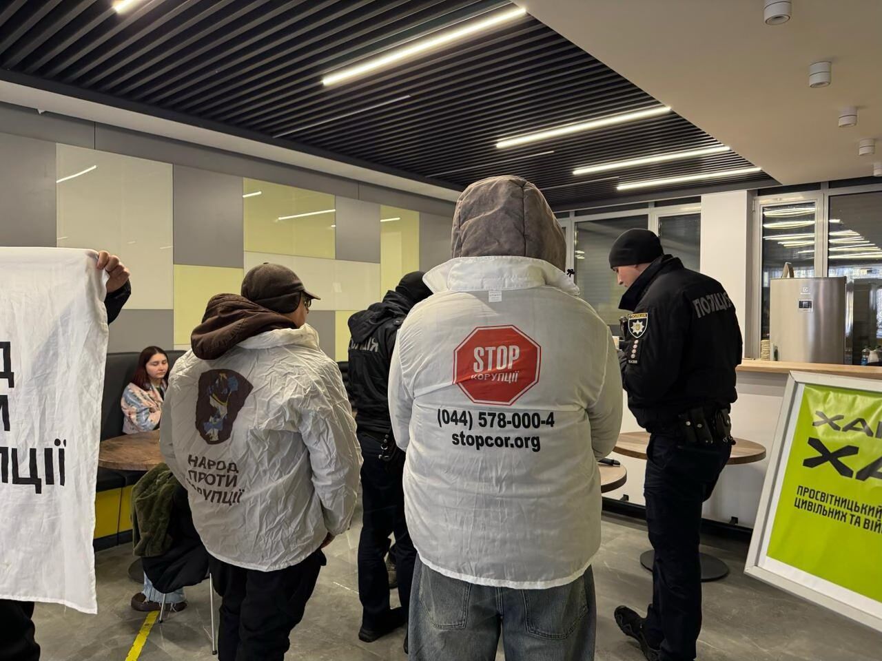 Аферисты под крышей ''Укрпрофздравницы''? В здании учреждения разоблачили мошеннический колл-центр на три этажа