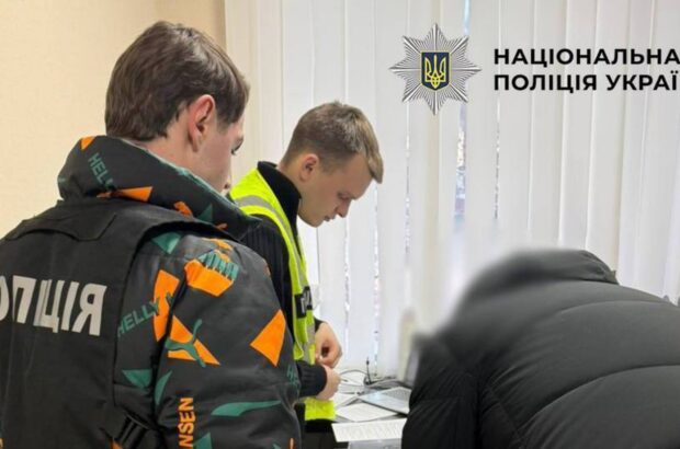 Понад 325 тисяч гривень втрат на закупівлі солі для доріг: у Києві оголошено підозру керівнику ШЕУ Святошинського району