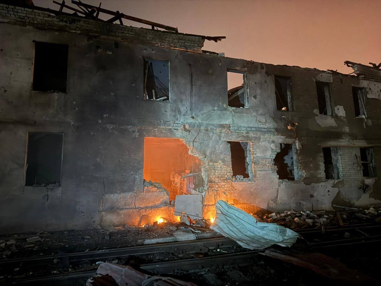 Росія вночі атакувала Одесу: рятувальники ліквідували масштабні пожежі