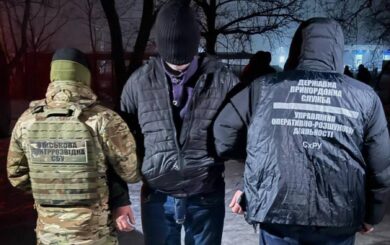 В Харькове задержан работник Укрзализныци, который за $10 тысяч обещал »решить вопрос» по ТЦК и СП