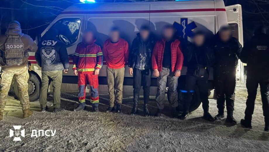 На Буковине пограничники задержали скорую, которой переправляли призывников в Румынию за $60 тыс