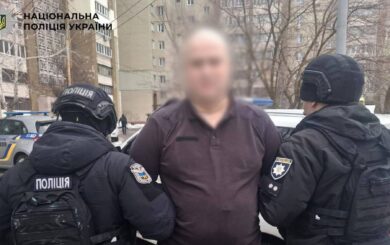 Скандал в центре Киева: мужчина в статусе СЗЧ попрал мемориал на Майдане и пытался изменить внешность