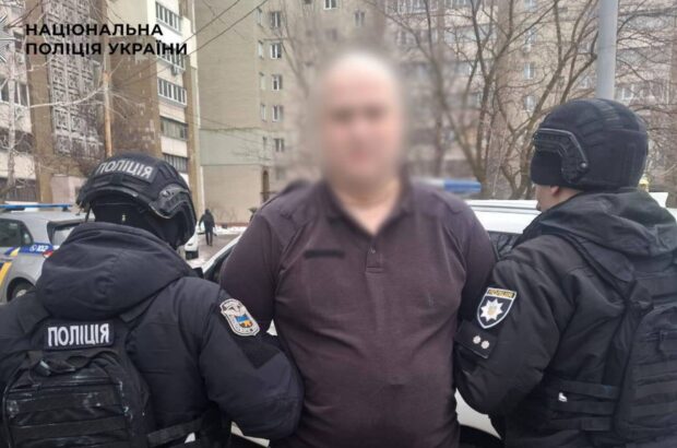 Скандал в центре Киева: мужчина в статусе СЗЧ попрал мемориал на Майдане и пытался изменить внешность