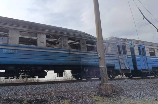 Ворог вдарив по пасажирському потягу на Дніпропетровщині: є жертви
