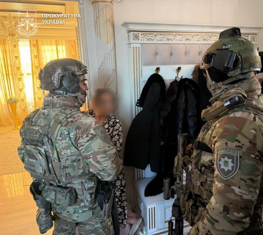 В Киеве разоблачили группу ''ясновидиц'', которые обманули семьи военных на 1,4 млн грн