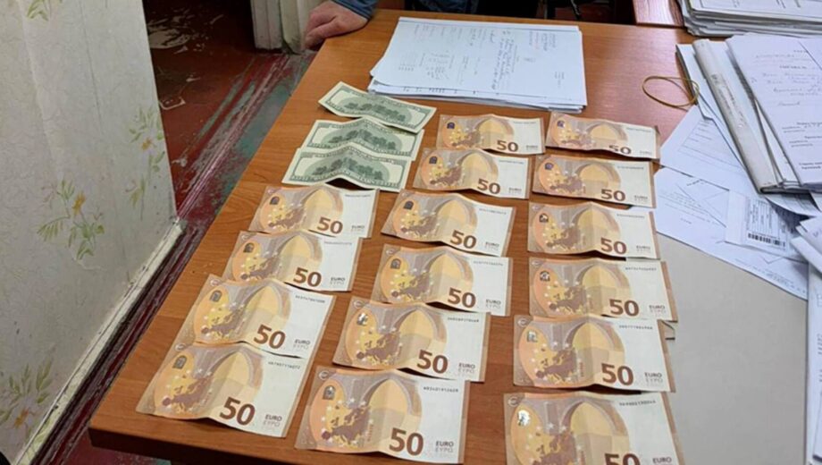 Просил »заинтересовать» его евро: в Одесской области задержали судью во время получения денег