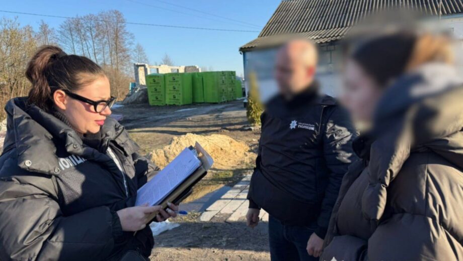 Дрова для ЗСУ по завищеній ціні: Одеські поліцейські викрили корупційну схему у КЕУ