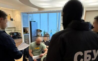 У Києві викрили масштабну схему підробки документів для мігрантів у ЄС: у справі понад 100 учасників