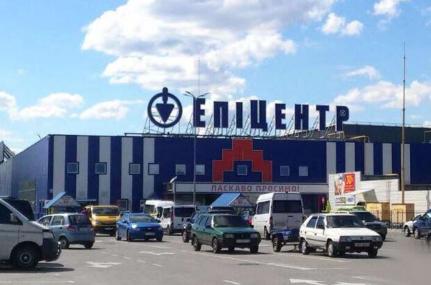 Скандальный инцидент в Белой Церкви: работник »Эпицентра» не остановился перед колонной с телом погибшего военного