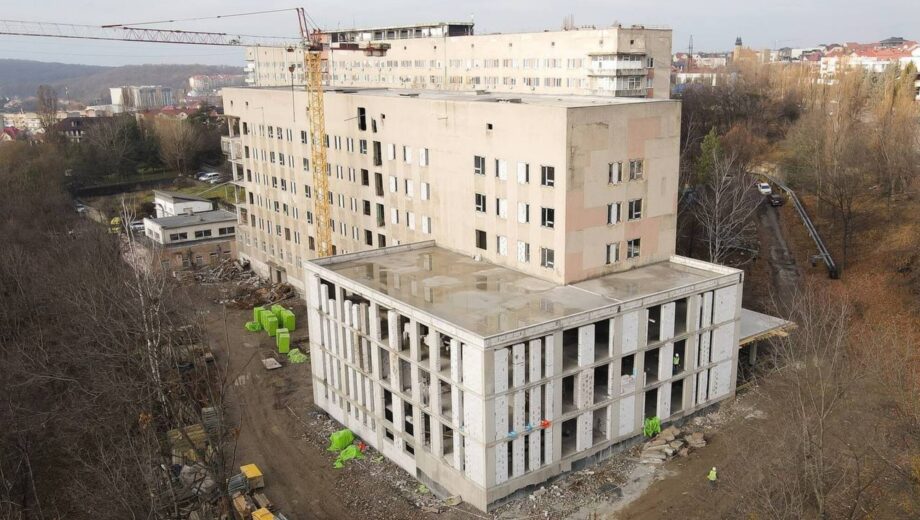 Реабцентр в Ужгороде: цены на стройматериалы скрыты по согласованию с Всемирным банком