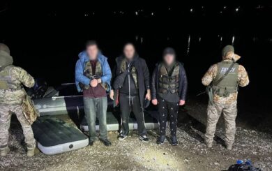 Трое мужчин пытались переплыть Днестр вне пунктов пропуска – их поймали пограничники