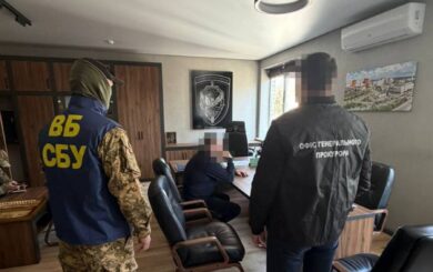Два чиновника СБУ задержаны за взятку более чем в 600 тыс. долларов
